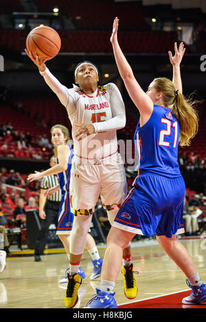 Annapolis, Maryland, Stati Uniti d'America. Xiii Nov, 2016. KIAH GILLESPIE (15) Spara la palla durante il Maryland v UMASS Lowell gioco tenuto presso il centro XFINITY, College Park, Maryland. Credito: Amy Sanderson/ZUMA filo/Alamy Live News Foto Stock