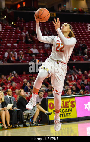 Annapolis, Maryland, Stati Uniti d'America. Xiii Nov, 2016. BLAIR WATSON (22) spara un layup durante il Maryland v UMASS Lowell gioco tenuto presso il centro XFINITY, College Park, Maryland. Credito: Amy Sanderson/ZUMA filo/Alamy Live News Foto Stock