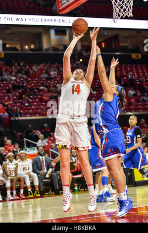 Annapolis, Maryland, Stati Uniti d'America. Xiii Nov, 2016. JENNA STAITI (14) Spara la palla durante il Maryland v UMASS Lowell gioco tenuto presso il centro XFINITY, College Park, Maryland. Credito: Amy Sanderson/ZUMA filo/Alamy Live News Foto Stock