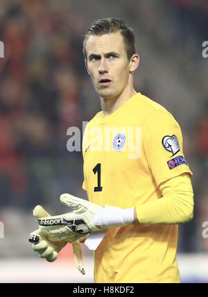 Bruxelles, Belgio. Xiii Nov, 2016. In Estonia il portiere Mihkel Aksalu reagisce dopo la Coppa del Mondo di calcio 2018 match di qualificazione tra il Belgio e l'Estonia al King Baudouin Stadium di Bruxelles, Belgio, nov. 13, 2016. Il Belgio ha vinto 8-1. Credito: Gong Bing/Xinhua/Alamy Live News Foto Stock