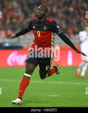 Bruxelles, Belgio. Xiii Nov, 2016. Belgio del Romelu Lukaku celebra dopo rigature durante la Coppa del Mondo di calcio 2018 match di qualificazione tra il Belgio e l'Estonia al King Baudouin Stadium di Bruxelles, Belgio, nov. 13, 2016. Il Belgio ha vinto 8-1. Credito: Gong Bing/Xinhua/Alamy Live News Foto Stock