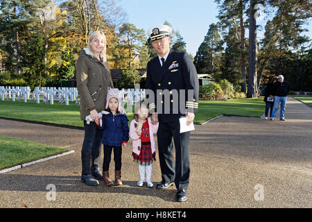 Veterani giorno 2016 a Brookwood Cimitero Americano - famiglia navale durante la cerimonia di premiazione Foto Stock