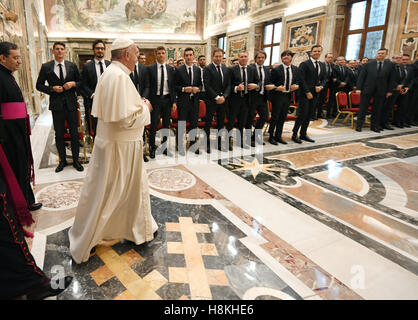 Vaticano. Xiv Nov, 2016. Mario GOMEZ, DFB 23 Mats HUMMELS, DFB 5 Thomas MUELLER, DFB 13 Miroslav KLOSE, Assistenztrainer DFB, assistent coach, Bundestrainer DFB Jogi Joachim LOEW, LÖW, calcio tedesco National Team visita il Papa Francesco in un udienza privata in Vaticano a novembre 14, 2016 Credit: Peter Schatz/Alamy Live News Foto Stock
