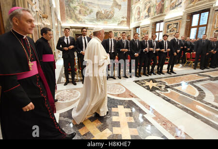 Vaticano. Xiv Nov, 2016. Mario GOMEZ, DFB 23 Mats HUMMELS, DFB 5 Thomas MUELLER, DFB 13 Miroslav KLOSE, Assistenztrainer DFB, assistent coach, Bundestrainer DFB Jogi Joachim LOEW, LÖW, calcio tedesco National Team visita il Papa Francesco in un udienza privata in Vaticano a novembre 14, 2016 Credit: Peter Schatz/Alamy Live News Foto Stock