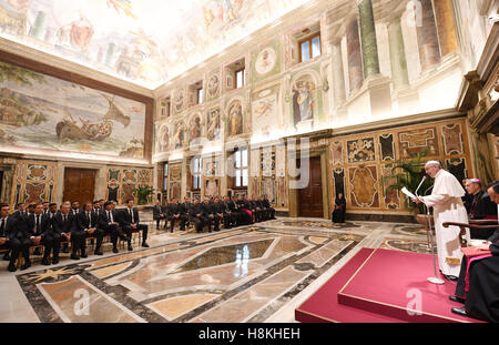 Vaticano. Xiv Nov, 2016. Mario GOMEZ, DFB 23 Mats HUMMELS, DFB 5 Thomas MUELLER, DFB 13 Miroslav KLOSE, Assistenztrainer DFB, assistent coach, Bundestrainer DFB Jogi Joachim LOEW, LÖW, calcio tedesco National Team visita il Papa Francesco in un udienza privata in Vaticano a novembre 14, 2016 Credit: Peter Schatz/Alamy Live News Foto Stock