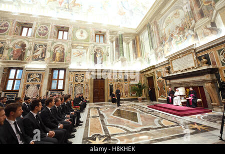 Vaticano. Xiv Nov, 2016. Mario GOMEZ, DFB 23 Mats HUMMELS, DFB 5 Thomas MUELLER, DFB 13 Miroslav KLOSE, Assistenztrainer DFB, assistent coach, Bundestrainer DFB Jogi Joachim LOEW, LÖW, calcio tedesco National Team visita il Papa Francesco in un udienza privata in Vaticano a novembre 14, 2016 Credit: Peter Schatz/Alamy Live News Foto Stock