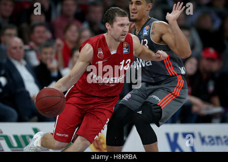 Monaco di Baviera Nicholas Johnson in azione in tedesco Bundesliga basket match tra Brose Bamberg e FC Bayern Monaco di Baviera nella Brose Arena, Bamberg, Germania, 06 novembre 2016. Foto: Daniel Karmann/dpa Foto Stock