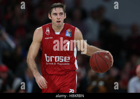 Bamberg di Fabien Causeur in azione in tedesco Bundesliga basket match tra Brose Bamberg e FC Bayern Monaco di Baviera nella Brose Arena, Bamberg, Germania, 06 novembre 2016. Foto: Daniel Karmann/dpa Foto Stock