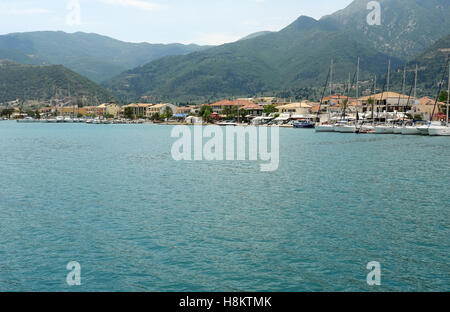 Nidri, Grecia, 11 Maggio 2013: vista sulla città di Nidri in serata. Il mar Ionio, Grecia. Foto Stock