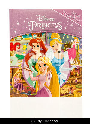 Winneconne, WI - 13 Novembre 2016: Disney Princess prima cercare e trovare il libro per bambini su un isolato sfondo. Foto Stock