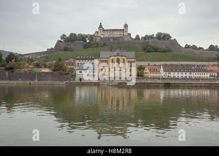 Fortezza di Marienberg e il San Burkard chiesa Foto Stock