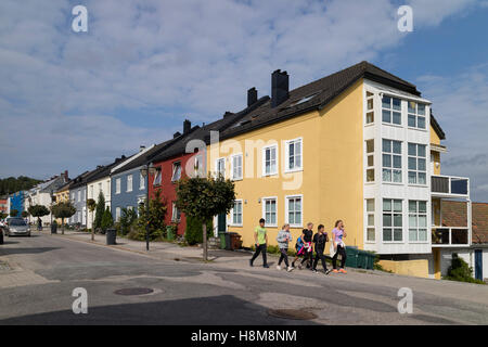 Colorate tradizionali case di legno in Kristiansand, Norvegia Foto Stock