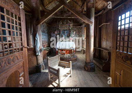 Interno della chiesa di Urnes, Ornes, lucentezza, Sogn og Fjordane county, Norvegia Foto Stock