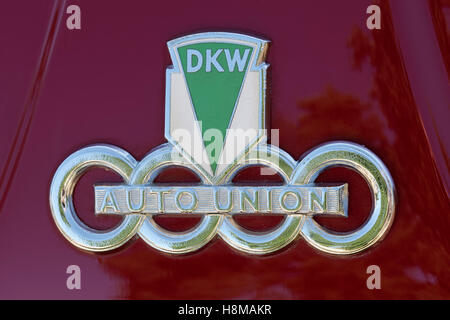 Emblema di una DKW Auto Union, ex vettura tedesca marca, Classic giorni Dyck 2016 Juchen, Niederrhein, Nord Reno-Westfalia, Germania Foto Stock