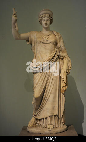 Hera (Ephesus-Vienna tipo). Inizio del I secolo d.c. la copia di un originale greco a partire dall'inizio del IV secolo A.C. Museo Archeologico Nazionale di Napoli. L'Italia. Foto Stock