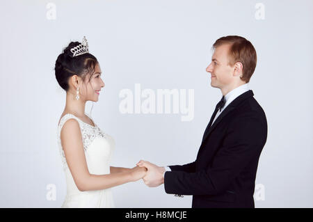 Razza mista sposa e lo sposo in Studio Foto Stock