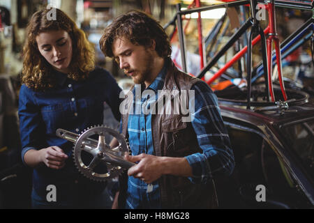 Riparazione meccanica di noleggio Foto Stock