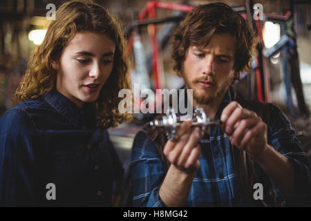 Riparazione meccanica di noleggio Foto Stock