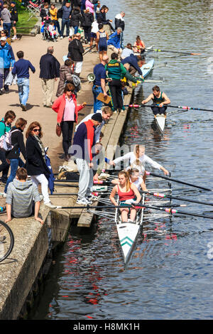 Evento di canottaggio a Lea Rowing Club, fiume Lea, Superiore Clapton, Londra, Aprile 2012 Foto Stock