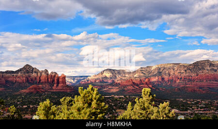 Vista panoramica e sullo skyline di Sedona in Arizona Foto Stock
