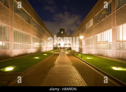 Germania, la zona della Ruhr, Essen, industria monumento Zeche Zollverein, ex officina edifici, il Design Zentrum Nordrhein-Westfale Foto Stock