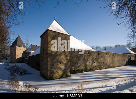 Germania, la zona della Ruhr, Hattingen, moated castle Haus Kemnade d'inverno. Foto Stock