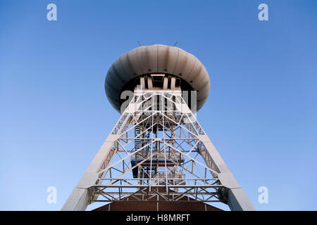 Germania, la zona della Ruhr, technology center Luentec, l'UFO del designer Colani sulla sommità della ex torre di avvolgimento. Foto Stock