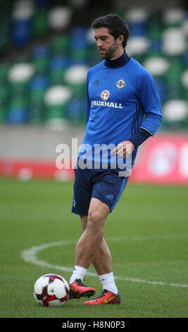 Irlanda del Nord' Grigg durante una sessione di formazione a Windsor Park di Belfast. Foto Stock