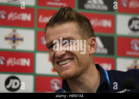 Irlanda del Nord il capitano Steve Davis durante la conferenza stampa al Windsor Park di Belfast. Foto Stock