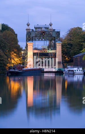 Germania, la zona della Ruhr, Waltrop, nave sistema sollevamento Henrichenburg al Dortmund-Ems-Canal. Foto Stock