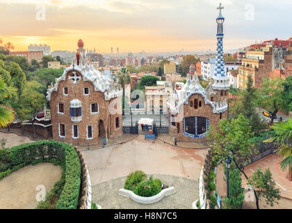 Parco Guell di Barcellona. Vista di case di ingresso Foto Stock