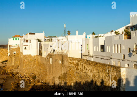 Una vista della fortezza della città Asilah, Marocco Foto Stock