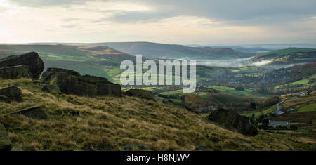 Autunno pennine sunrise uppermill mattina presto sunrise inversione di temperatura Foto Stock