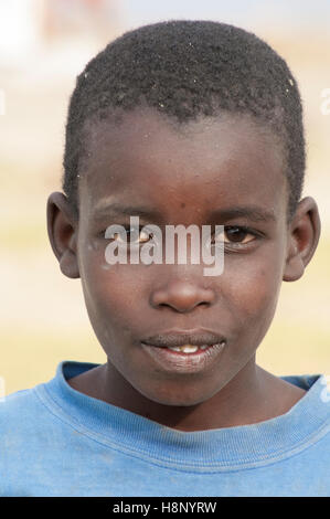 Ragazzo africano, ritratto, Nyumba ya Mungu Kilimanjaro Regione, Tanzania Foto Stock
