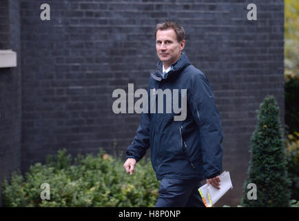 Segretaria di salute Jeremy Hunt arriva a Downing Street, Londra, per una riunione del gabinetto. Foto Stock