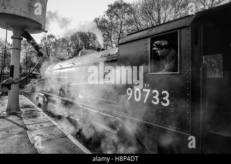 Un viaggio di andata e ritorno sul " ricordo " Treno a vapore, da Oxenhope a Keighley sul Keighley & Worth Valley Railway Line Foto Stock