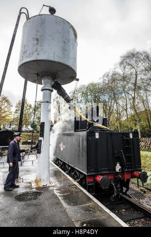 Un viaggio di andata e ritorno sul " ricordo " Treno a vapore, da Oxenhope a Keighley sul Keighley & Worth Valley Railway Line Foto Stock