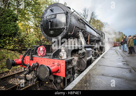 Un viaggio di andata e ritorno sul " ricordo " Treno a vapore, da Oxenhope a Keighley sul Keighley & Worth Valley Railway Line Foto Stock