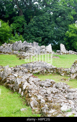 Lligwy Din - Din Llugwy, il monumento antico rifugio fortificato gruppo insediamento in prossimità di Moelfre, Angelsey, il Galles del Nord Foto Stock