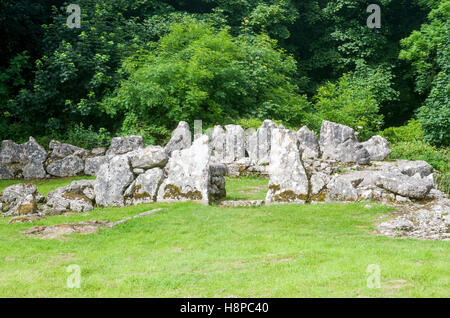 Lligwy Din - Din Llugwy, il monumento antico rifugio fortificato gruppo insediamento in prossimità di Moelfre, Angelsey, il Galles del Nord Foto Stock