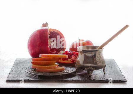 Mele, melograno e miele per Rosh Hashanah. Foto Stock