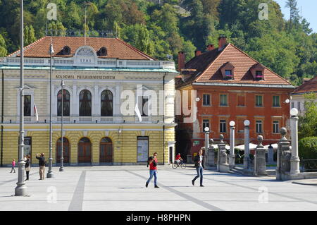 Lubiana, Slovenia, Settembre 25, 2016: Centro Congresso, quadrato, filarmonica slovena. Foto Stock