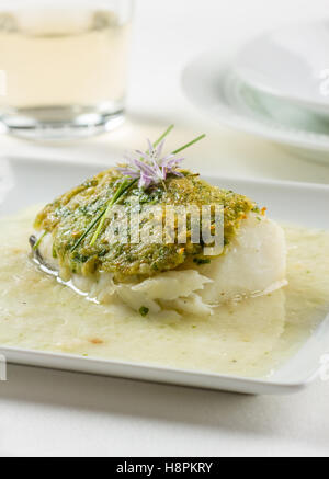 Bacalao filetto stile basco, fatta con baccalà, aglio, peperoni verdi, cipolla e prezzemolo. Foto Stock