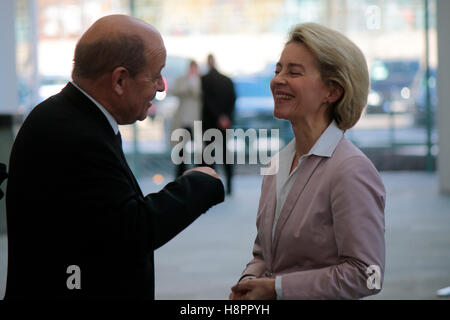 Jean-Yves Le Drian, Ursula von der Leyen - deutsch-franzoesische Regierungskonsultationen, Bundeskanzleramt, 31. Maerz 2015, Ber Foto Stock