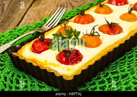 Crostata di sabbia con ciliegia e formaggio Filadelfia Foto Stock