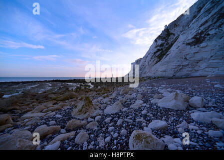 Beachy Head Lighthouse al tramonto, vicino a Eastbourne Foto Stock