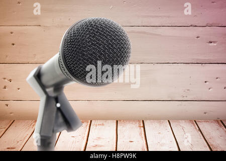 Immagine composita del microfono con piedistallo Foto Stock