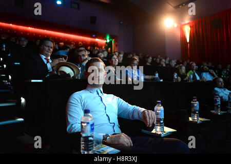 Sydney, Australia. Xv Nov, 2016. Der autore tedesco Clemens Schick siede all'interno del teatro presso l'apertura di lingua tedesca il Film Festival di Sydney, Australia, 15 novembre 2016. Il due-settimana lungo evento iniziato con il film 'Tschick'. Foto: Subel Bhandari/dpa/Alamy Live News Foto Stock
