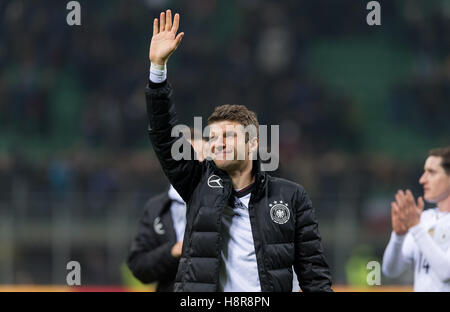 Milano, Italia. Xv Nov, 2016. Germania Thomas Mueller dopo la international partita di calcio tra Italia e Germania in Stadio Giuseppe Meazza di Milano, Italia, 15 novembre 2016. Foto: GUIDO KIRCHNER/dpa/Alamy Live News Foto Stock