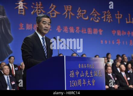 Hong Kong, Cina. Xvi Nov, 2016. Leung Chun-ying, capo esecutivo della regione amministrativa speciale di Hong Kong (SAR), si occupa di un evento su larga scala per commemorare il centocinquantesimo anniversario della Sun Yat-sen la nascita da tutti i cerchi a Hong Kong, Cina del sud, nov. 16, 2016. © Wang Shen/Xinhua/Alamy Live News Foto Stock